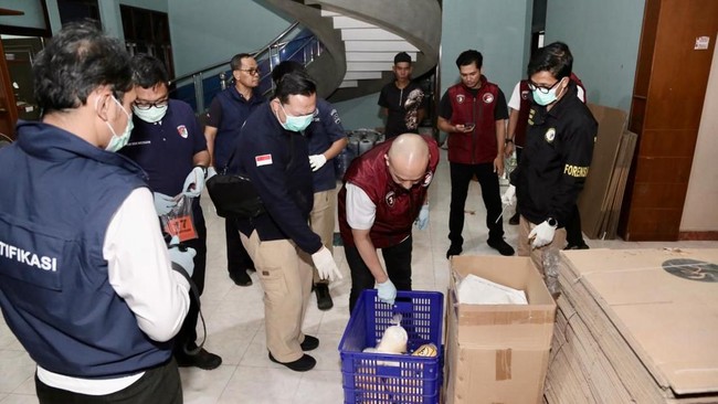 刑事调查部门突击搜查了位于井里汶的非法LC Beauty化妆品生产窝点-丰年国际物流 刑事调查部门突击搜查了位于井里汶的非法LC Beauty化妆品生产窝点-丰年国际物流